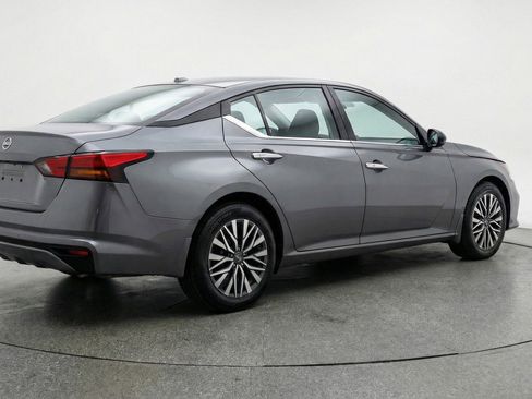 Used 2025 Nissan Altima 2.5 SV FWD image 9