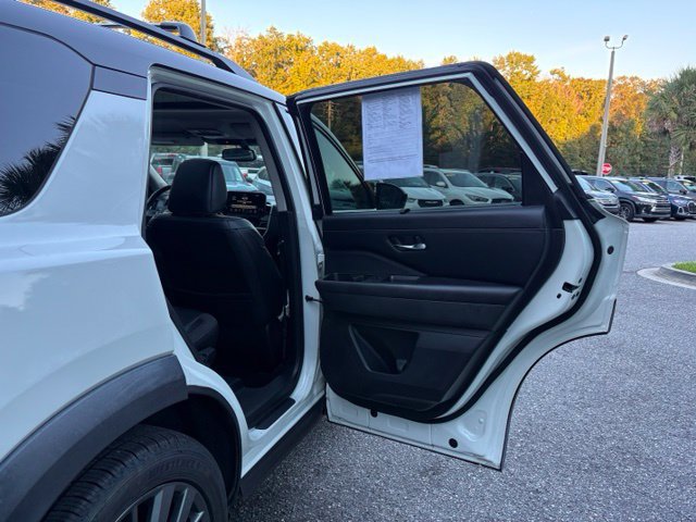 Used 2022 Nissan Pathfinder SL w/ SL Premium Package AWD/4WD image 26