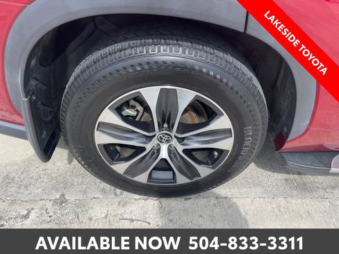 Used 2021 Toyota Highlander XLE FWD image 11