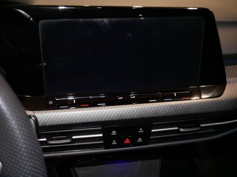 Used 2024 Volkswagen Golf R image 18