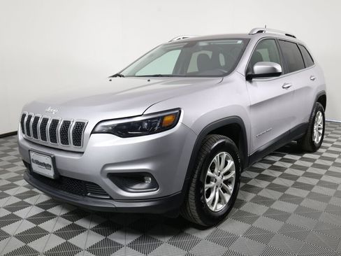 Used 2019 Jeep Cherokee Latitude w/ Cold Weather Group AWD/4WD image 5