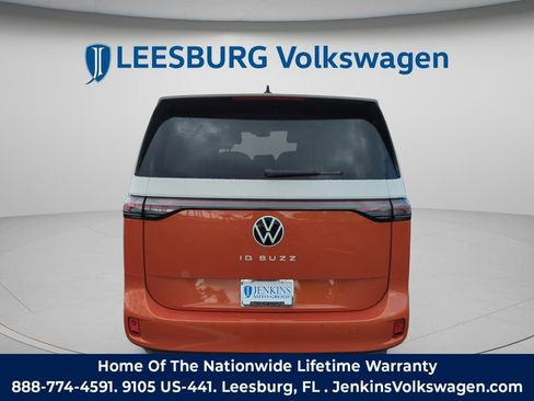 Used 2025 Volkswagen ID. Buzz Pro S Plus RWD image 5
