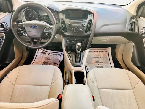 Used 2016 Ford Focus SE w/ SE Power Seat Package image 13