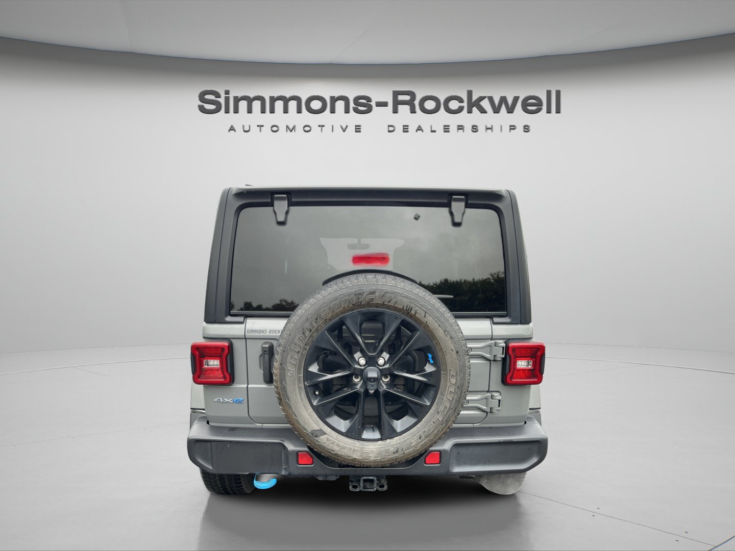 Used 2023 Jeep Wrangler Unlimited Sahara AWD/4WD image 4