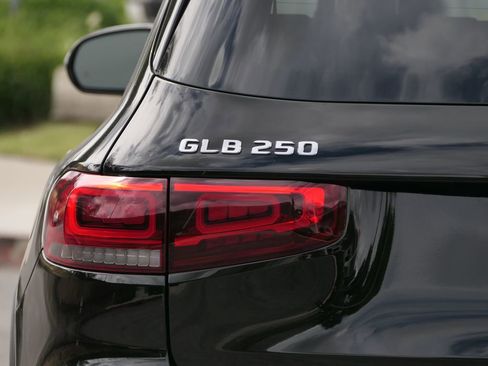 Used 2023 Mercedes-Benz GLB 250 image 4