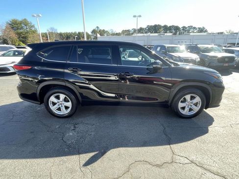 Used 2021 Toyota Highlander LE image 10