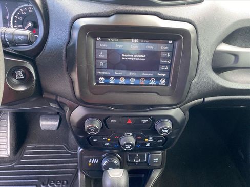 Used 2020 Jeep Renegade Latitude AWD/4WD image 11