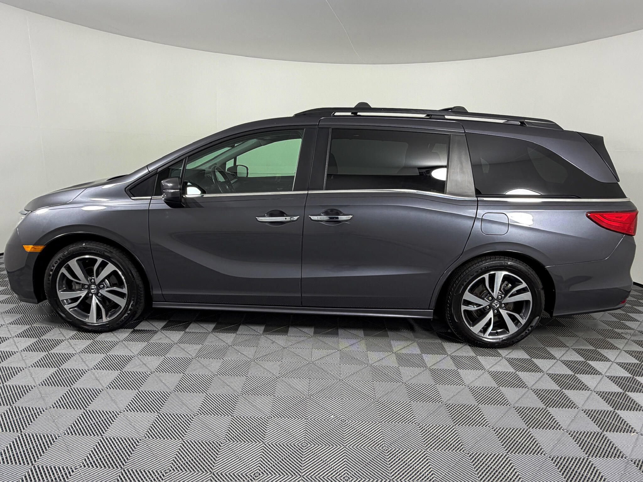 Used 2021 Honda Odyssey Touring image 6