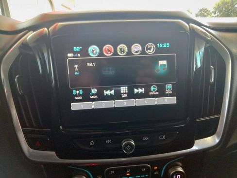 Used 2019 Chevrolet Traverse LT image 12