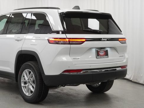 New 2026 Jeep Grand Cherokee Laredo AWD/4WD image 12