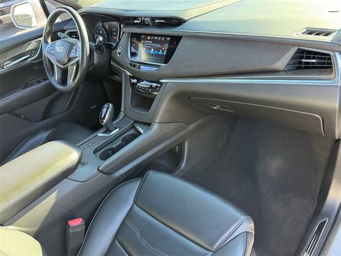 Used 2018 Cadillac XT5 Platinum w/ Driver Assist Package image 23