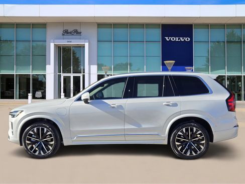 New 2026 Volvo XC90 T8 Plus image 3