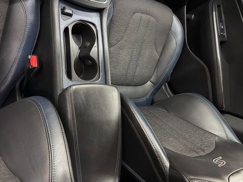 Used 2016 Chrysler 200 S FWD image 38