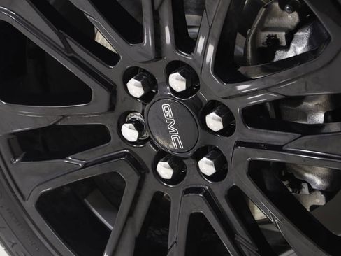 Used 2023 GMC Acadia SLT w/ Elevation Edition image 16