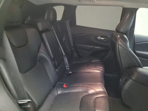 Used 2019 Jeep Cherokee Trailhawk AWD/4WD image 19