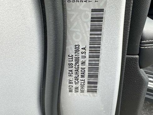 Used 2022 Jeep Grand Cherokee Altitude image 32