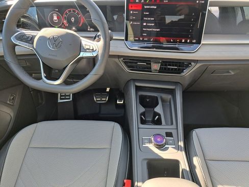 New 2026 Volkswagen Tiguan SE R-Line image 24