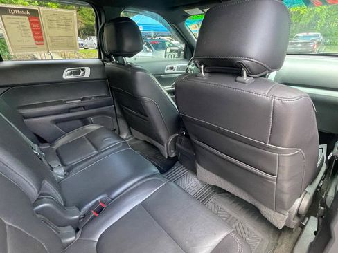 Used 2014 Ford Explorer XLT w/ Equipment Group 202A AWD/4WD image 26