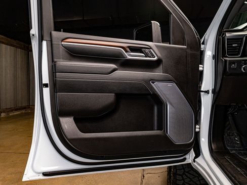 Used 2025 GMC Sierra 3500 Denali w/ Denali Reserve Package image 30