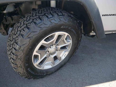 Used 2013 Jeep Wrangler Rubicon w/ PWR Convenience Group AWD/4WD image 12
