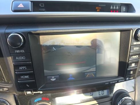 Used 2018 Toyota RAV4 Platinum AWD/4WD image 14
