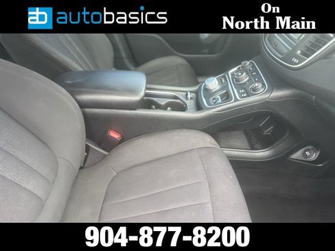 Used 2015 Chrysler 200 Limited image 10