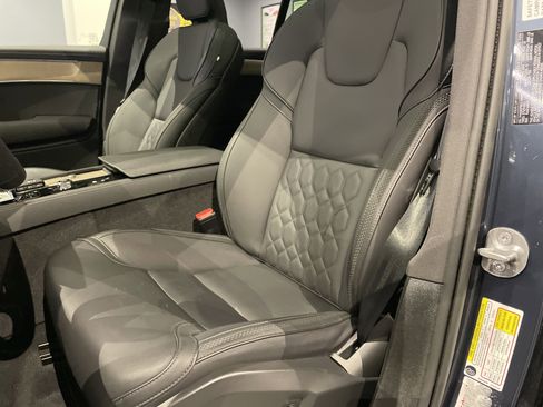 Used 2025 Volvo XC90 B6 Plus image 19