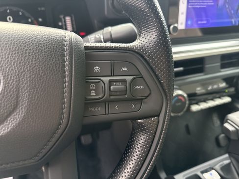 Used 2025 Toyota Tacoma SR5 AWD/4WD image 25