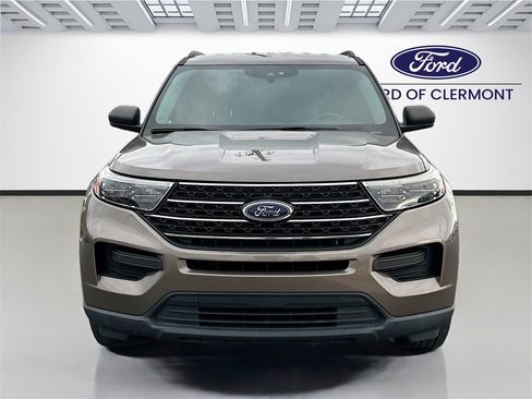 Used 2021 Ford Explorer XLT image 2