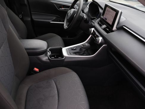 Used 2025 Toyota RAV4 XLE AWD/4WD image 10