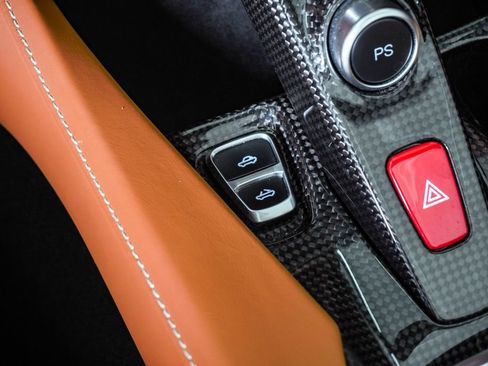 Used 2019 Ferrari Portofino RWD image 34