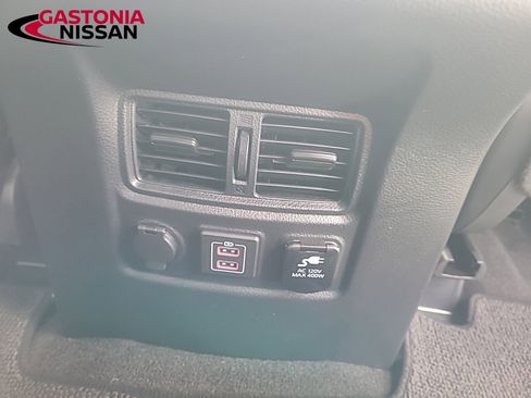 Used 2024 Nissan Titan SV w/ SV Convenience Package image 32