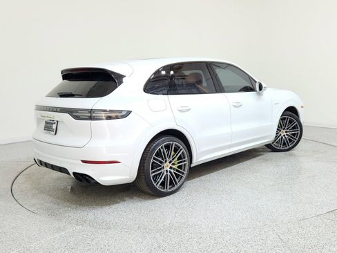 Used 2022 Porsche Cayenne Turbo S image 3