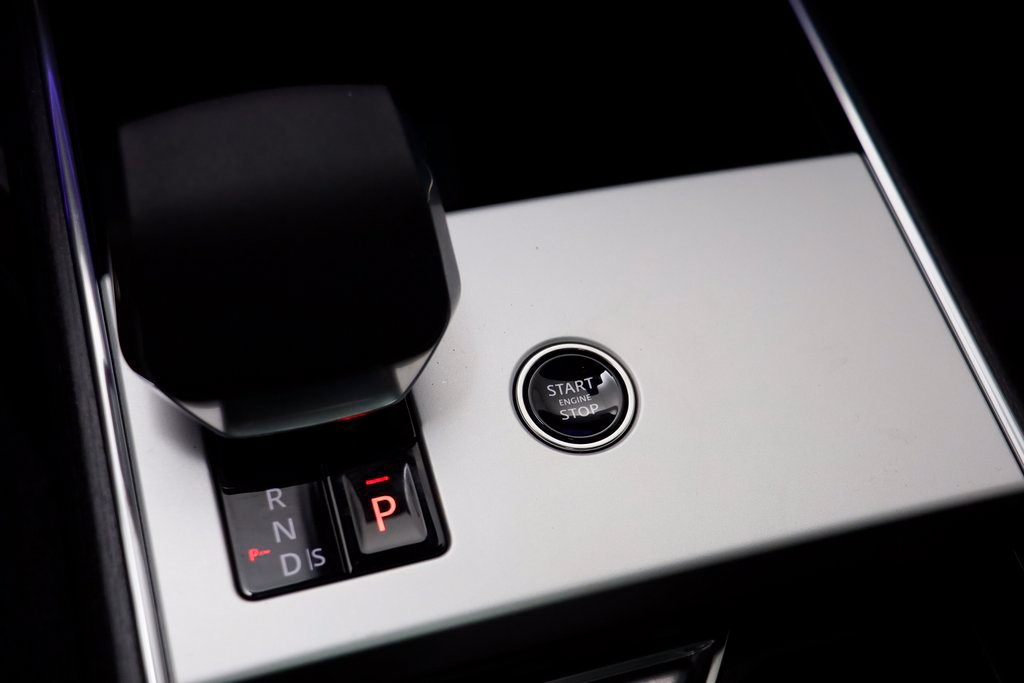 New 2026 Land Rover Range Rover Autobiography AWD/4WD image 16