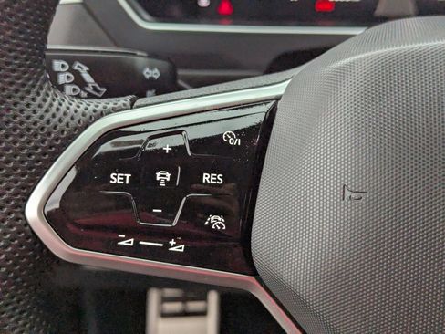 Used 2024 Volkswagen Tiguan SE R-Line image 28