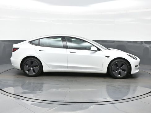 Used 2023 Tesla Model 3 Standard Range image 7
