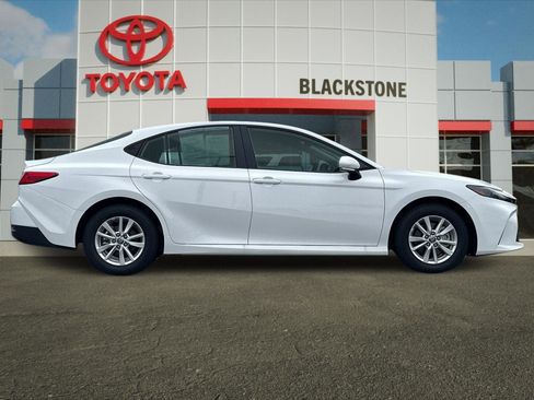 Used 2026 Toyota Camry LE image 2