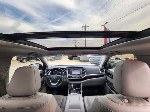 Used 2018 Toyota Highlander Limited Platinum image 18