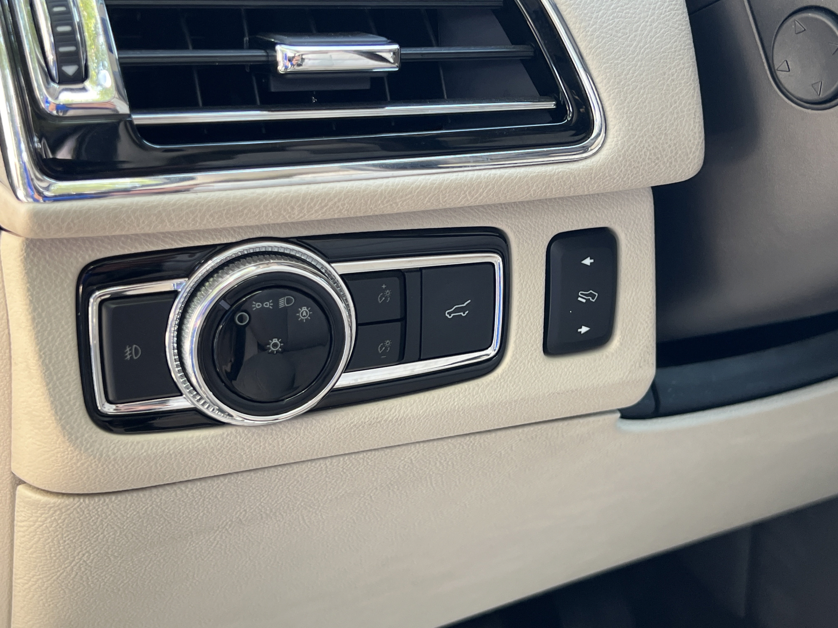 Used 2020 Lincoln Navigator Reserve w/ Luxury Package RWD image 20