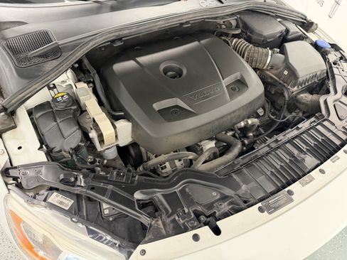 Used 2017 Volvo V60 T6 R-Design Platinum w/ Climate Package image 33