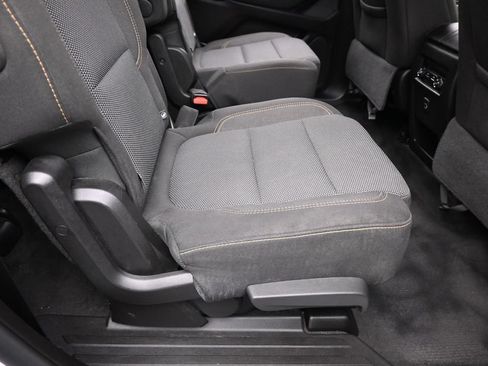 Used 2019 Chevrolet Traverse LT FWD image 36