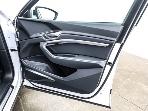 Used 2023 Audi e-tron Premium Plus w/ Premium Plus Package image 24