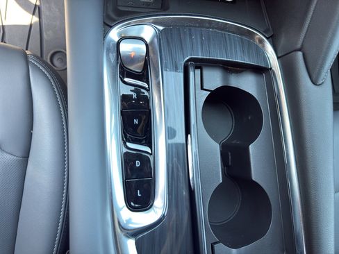 Used 2024 Buick Enclave Essence image 27