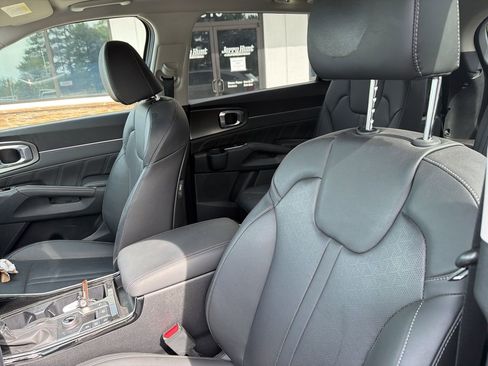 Used 2023 Kia Sorento SX image 3