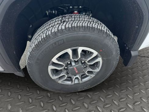 New 2026 GMC Sierra 2500 SLT w/ SLT Convenience Package image 32