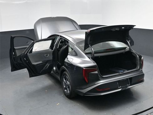 New 2025 Kia K4 LXS image 15
