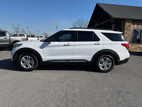 Used 2020 Ford Explorer XLT image 3
