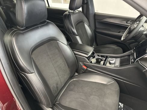 Used 2023 Jeep Grand Cherokee L Laredo image 19