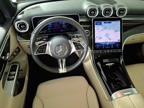 Used 2026 Mercedes-Benz GLC 300 4MATIC image 2