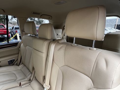 Used 2020 Lexus LX 570 4WD w/ Luxury Package image 33